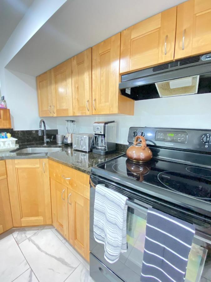 Lovely Remodeled 2bdrm Basement Appartement *